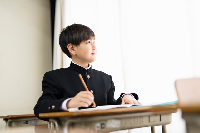 将来の夢を考える※画像はイメージです（One/buritora/stock.adobe.com/）
