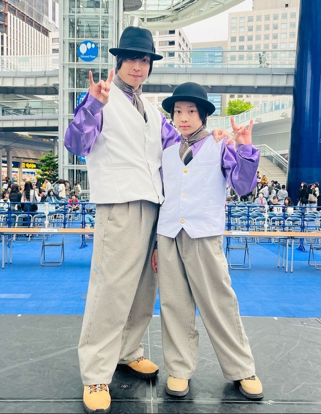 息ぴったりのロックダンス！このふたり、実は……？（提供：＠dai69dai69さん）
