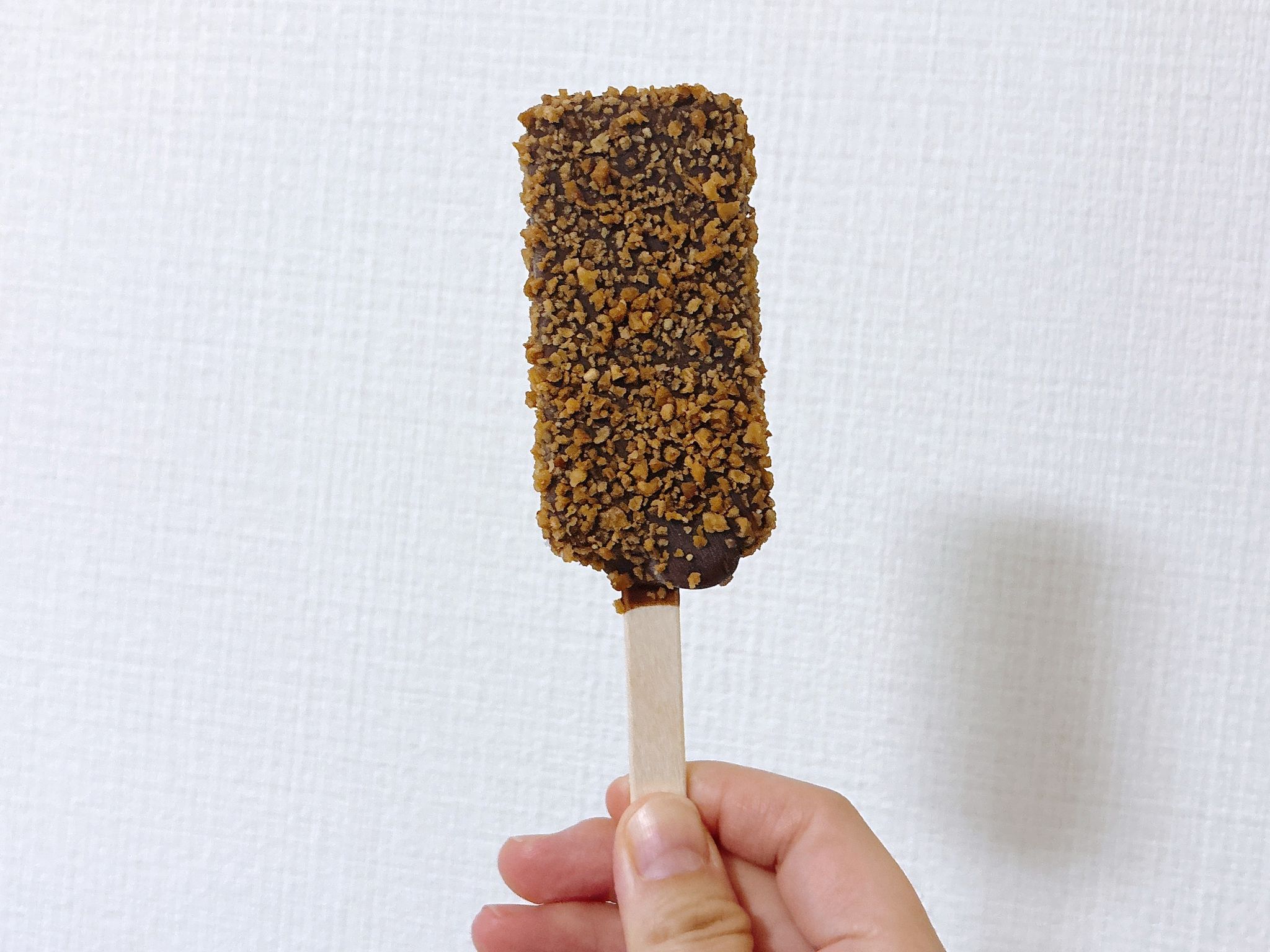 そのまま食べないで！【棒アイスで手が汚れない】“ワザあり”の食べ方と 
