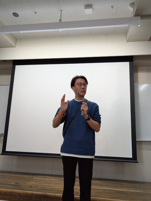 生徒に自分の思いを語りかける丹野智文さん