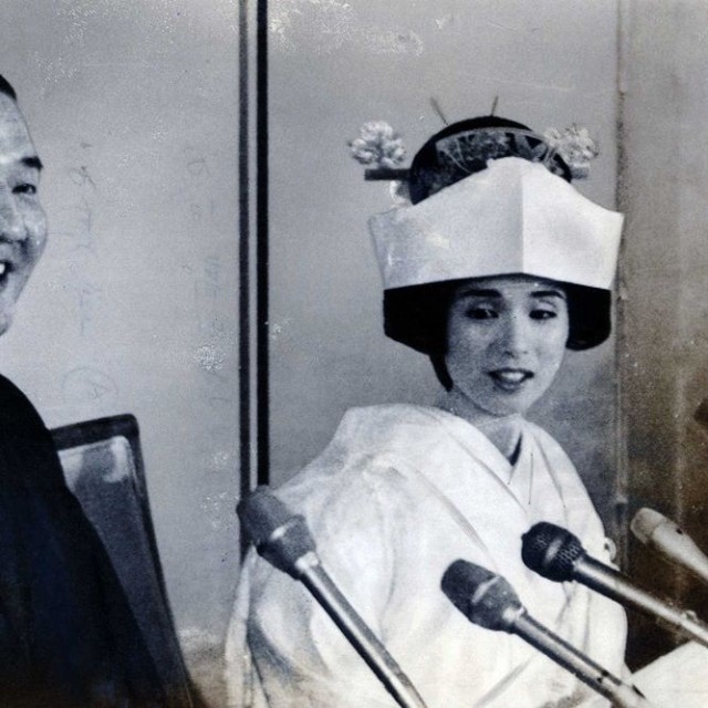 若嶋津関との挙式を終え、会見する高田みづえさん（1985年）