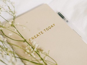 「今日も楽しかったね」と、日記を書いて幸福感とともに一日を締める