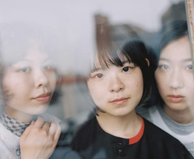 ３ピースバンド「リーガルリリー」（左からゆきやま、たかはしほのか、海）