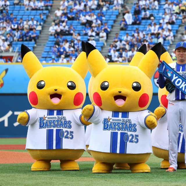 セレモニアルピッチを行う山本美月＝2026年5月23日、横浜スタジアム