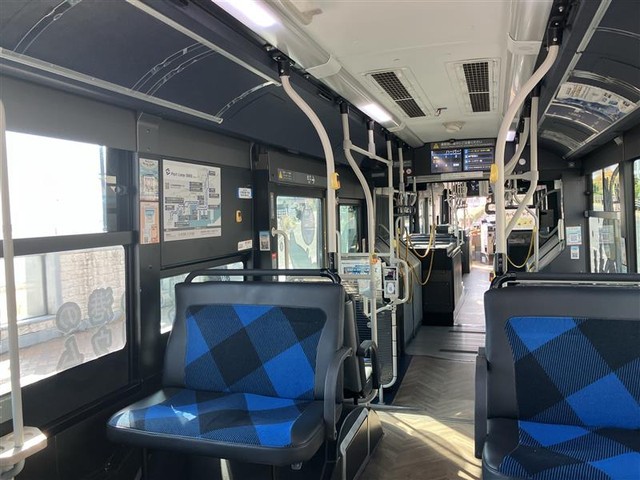 車内の至るところに、ＱＲコードが掲示されています。