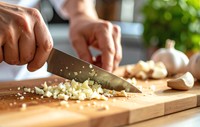 手についたニンニクのニオイがなかなか取れない…※画像はAIが作成したイメージです（PoodPhoto/stock.adobe.com）