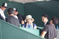 日大三の応援に訪れた小池知事