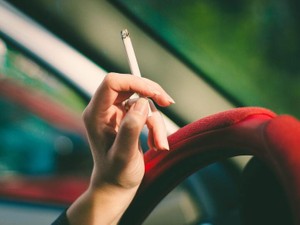 机を殴って怒鳴る部長を真似た。憧れに終止符を打ち、会社を辞めた話