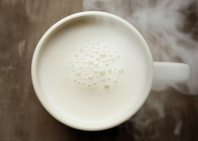 膜ができないホットミルクの作り方とは※画像はイメージです（nekokawaodori/stock.adobe.com）