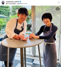 ヴァイオリニストのTAIRIKさん（左）と栗原はるみさん（本人のインスタグラムから）