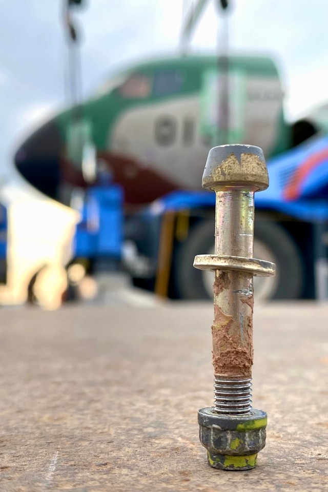 約50年間も前胴部で結合されていたボルトとナット／航空自衛隊入間基地　公式X