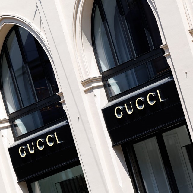 プロモーション画像の生成にAIを使用したことで批判を受けているグッチ