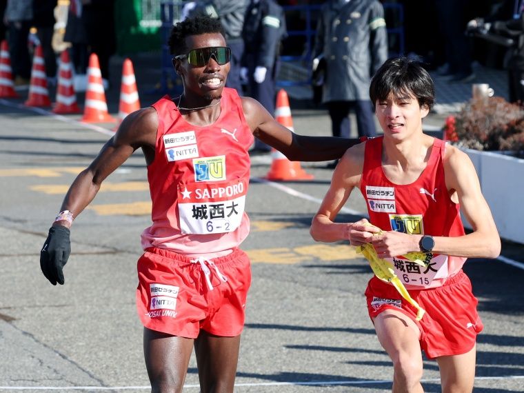 陸上・駅伝 - 第102回箱根駅伝 青山学院大が5区で逆転し往路優勝 2位は