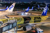 クリスマスの空港で心躍る光景が…（@manatonairplaneさん提供）