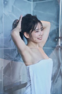 奥津マリリのグラビア©魵澤和之／集英社