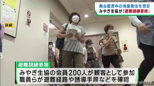 舞台鑑賞中の地震発生を想定した避難誘導訓練　仙台・泉区