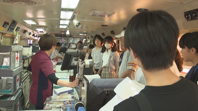 小中学生が血液センターを見学　若年層の献血者は10年間で減少　香川
