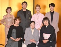 「かたき同志」会見の（後列左から）込山榛香、金子昇、熊谷真実、木戸邑弥（前列左から）高島礼子、石井ふく子、藤山直美