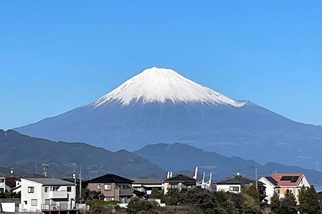 Two foreign climbers rescued after falling on closed Mt. Fuji