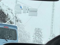 雪に覆われまったく用を成さなくなったフラット型信号機（楠木昴流さん提供）