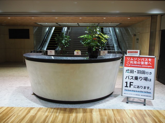 2階から3階へのエスカレーターは封鎖されていた