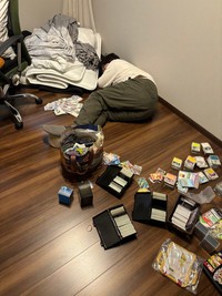 掃除中に寝落ちしちゃう旦那さん（提供：ジェーコさん）