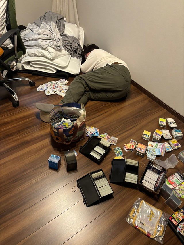 掃除中に寝落ちしちゃう旦那さん（提供：ジェーコさん）