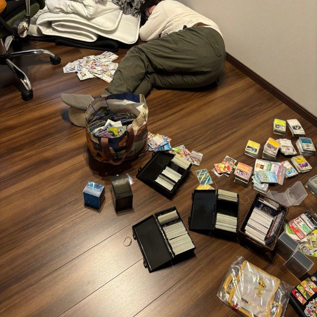 掃除中に寝落ちしちゃう旦那さん（提供：ジェーコさん）