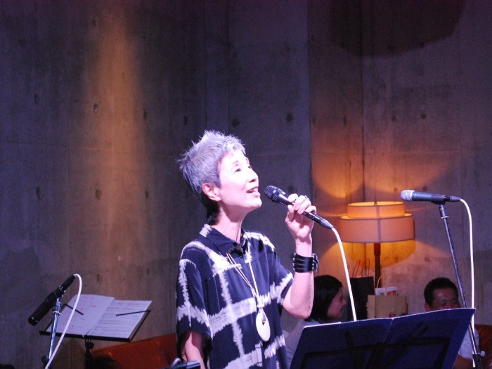 透明感があって伸びやかな声が心に響きました