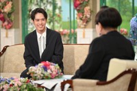 「徹子の部屋」   細田佳央太(右)、奥田瑛二＝テレビ朝日提供