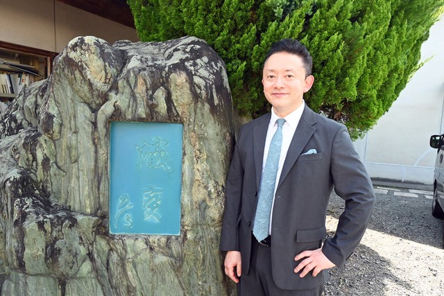 龍村美術織物の代表取締役社長・5代『龍村平藏』の龍村育さん（2026年7月撮影）