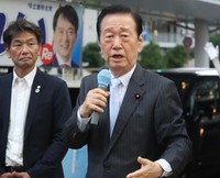 立憲民主党・小沢一郎衆院議員＝JR大阪駅前