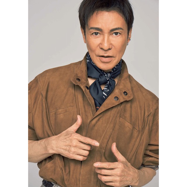 GO! GO!! 郷ひろみ!!! <br> 止まらない男と、味わいが増すレザーアイテム。<br>【GIORGIO ARMANI】