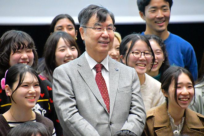 Nobel laureate joins Swedish class to prepare for ceremony