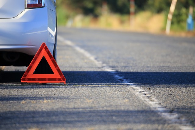 安全な場所に停車しよう※画像はイメージです（M.Masary/stock.adobe.com）