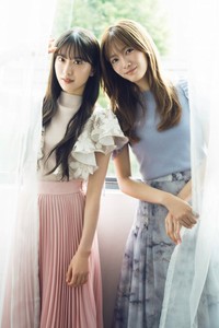 「FLASH」（25年11月18日発売号）で表紙・巻頭を飾った櫻坂46の田村保乃（右）と村井優ⓒ光文社／週刊FLASH（写真・藤本和典）
