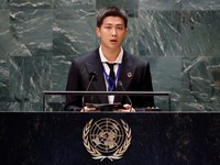 国連のイベントで演説するBTSのRM＝9月20日、ニューヨーク、ロイター