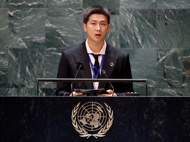 国連のイベントで演説するBTSのRM＝9月20日、ニューヨーク、ロイター