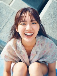 「週刊少年マガジン」2025年10月8日発売号に登場した豊田ルナ＝撮影／神藤 剛、スタイリング／武久真理江、ヘアメイク／住本 彩、コーディネート／福澤卓弥、デザイン／松本麻実（GROSVENOR design . ）