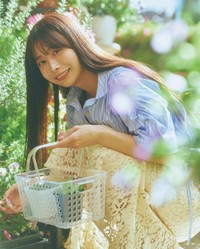 鈴木優香「旬撮GIRL Vol.32」（扶桑社）より＝撮影／岡本武志 ヘアメイク／山下景子 スタイリング／和田千星