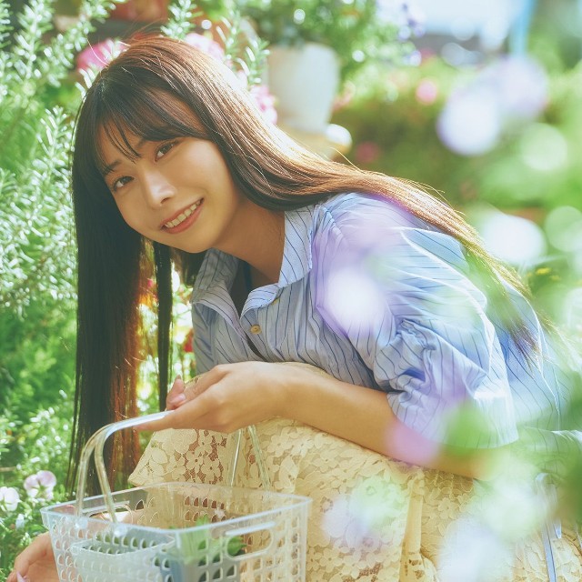 鈴木優香「旬撮GIRL Vol.32」（扶桑社）より＝撮影／岡本武志 ヘアメイク／山下景子 スタイリング／和田千星