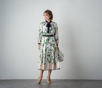 神戸のブランド「ビアッジョブルー」のカメリアプリントワンピース（ジャヴァコーポレーション提供）