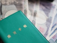 障がい児の育児は、思い通りにならないことの連続。とてもお金がかかるという（photoACより「嵐1234」さん撮影、イメージ画像）
