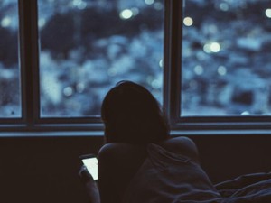 目に飛び込んできた元首相のニュース速報。私は生きていると気付いた