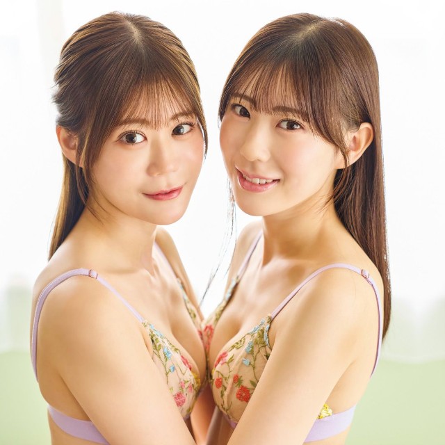 「FLASH」（26年9月15日発売号）に登場した久木田菜々夏（左）と久木田帆乃夏ⓒ光文社／週刊FLASH（写真・coto）