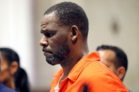 シカゴのレイトン刑事裁判所での審問中に現れたR.ケリー（2019年9月）©Ａｎｔｏｎｉｏ　Ｐｅｒｅｚ／Ｃｈｉｃａｇｏ　Ｔｒｉｂｕｎｅ　ｖｉａ　ＺＵＭＡ　Ｐｒｅｓｓ　Ｗｉｒｅ／共同通信イメージズ