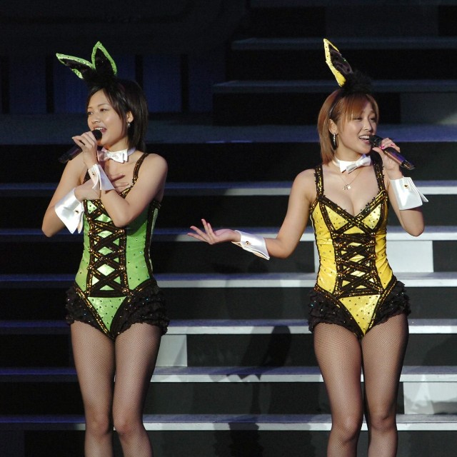 美勇伝の（左から）三好絵梨香、石川梨華、岡田唯＝2007年1月撮影