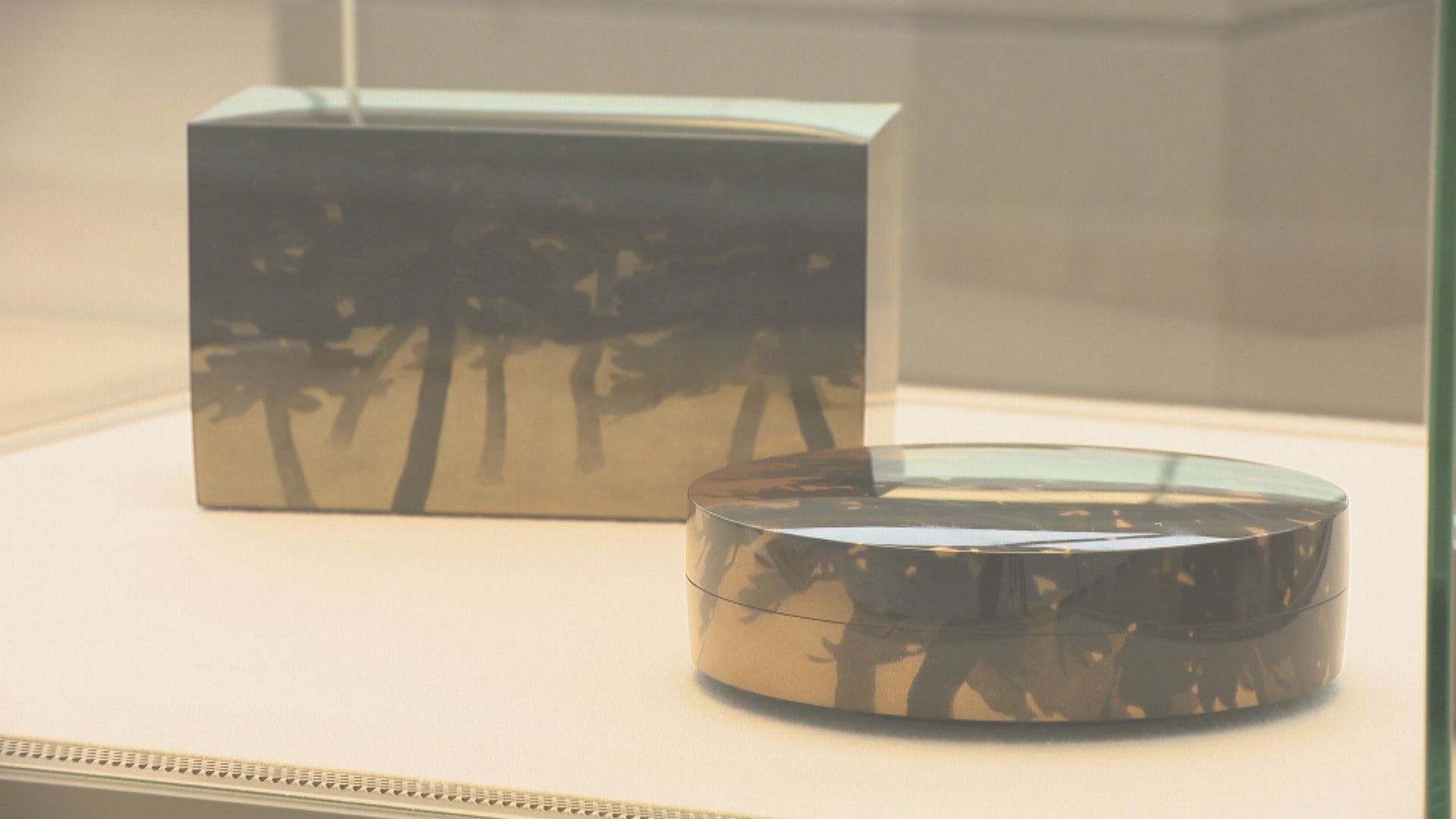 漆芸「蒟醤」の人間国宝 山下義人さんの初個展 出身地の高松市で開催