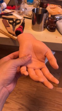 あまりにリアルすぎる左手の複製（提供：ピエロ大好き人間さん）