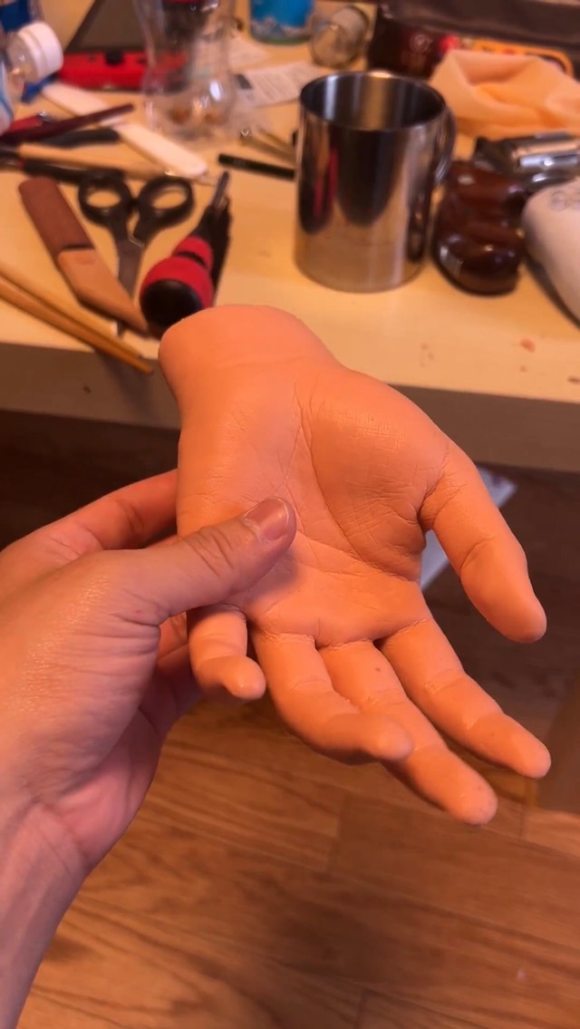 あまりにリアルすぎる左手の複製（提供：ピエロ大好き人間さん）